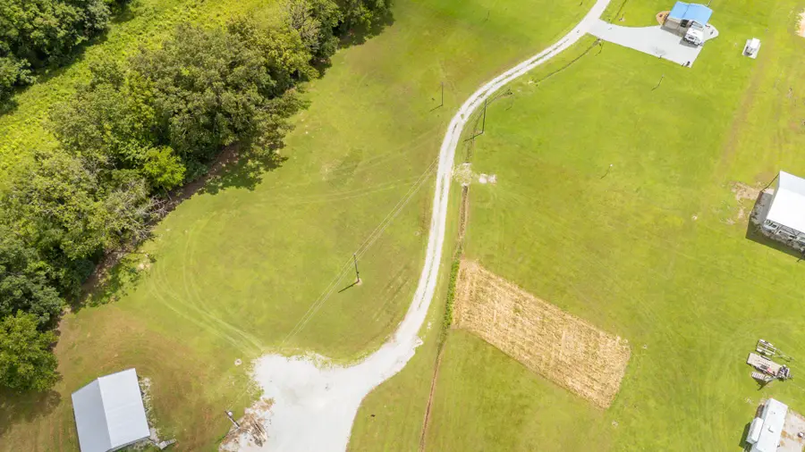 355 Jett Dr, Clifton, TN 38425 - #3