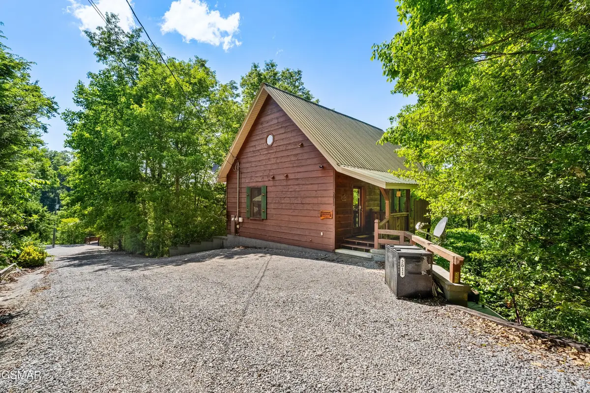 2011 Ridgecrest Loop Lane, Sevierville, TN 37876 - #1