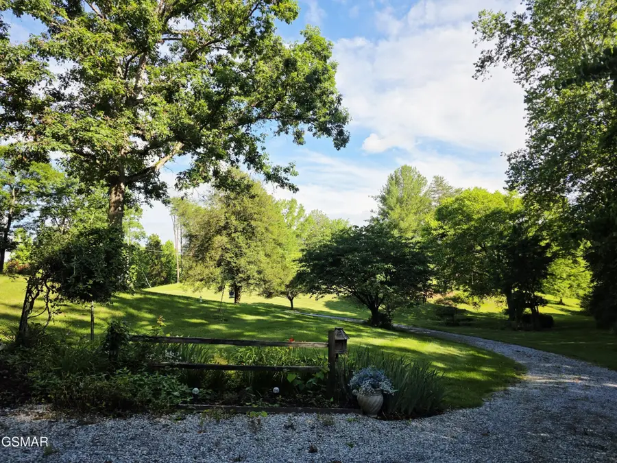 2824 Mary Ridge Farm Road, Sevierville, TN 37862 - #2
