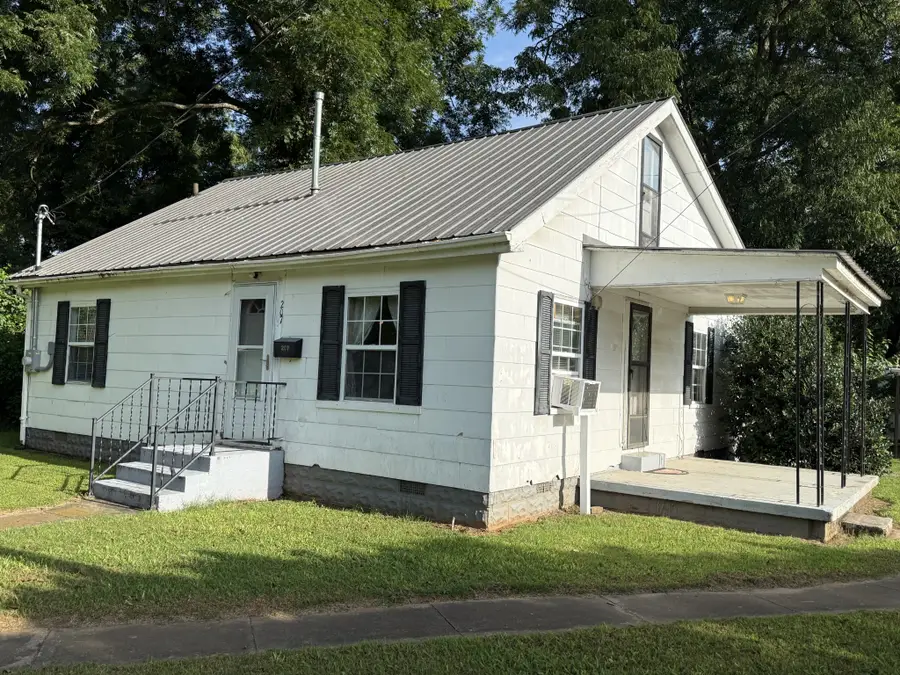 207 Powell St, Decherd, TN 37324 - #3