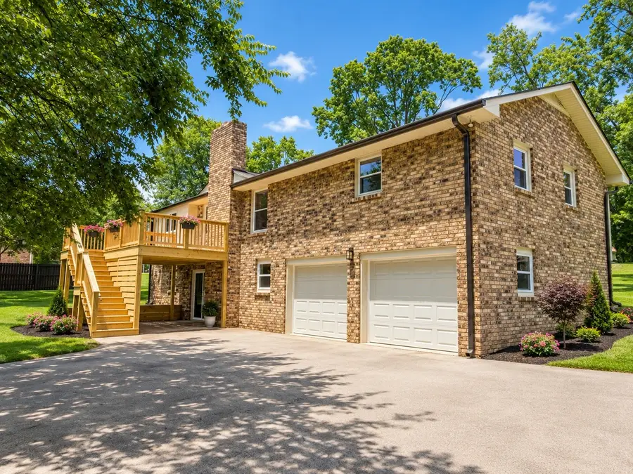 1025 Woodmont Dr, Gallatin, TN 37066 - #2