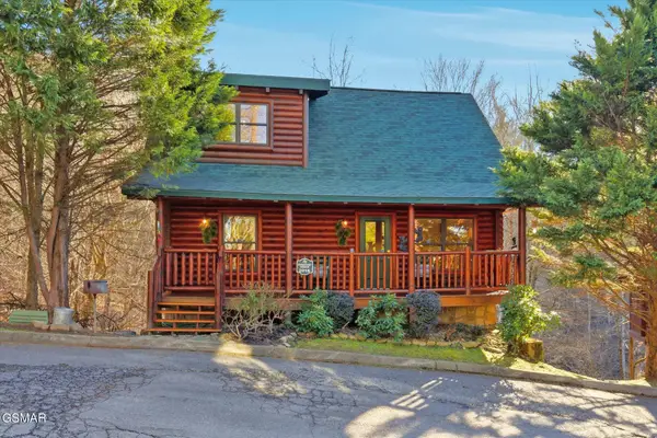 2016 Bear Creek Way, Pigeon Forge, TN 37862