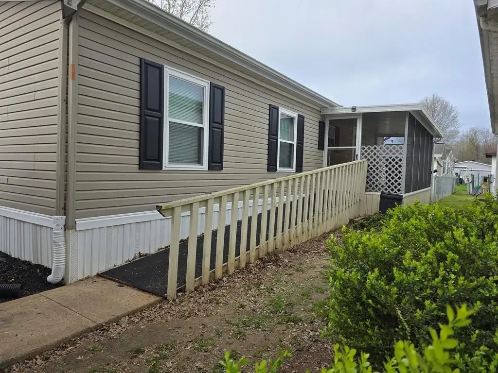 100 Indian Creek Dr, Paris, TN 38242 - #1