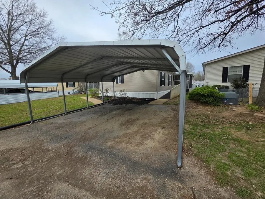 100 Indian Creek Dr, Paris, TN 38242 - #2
