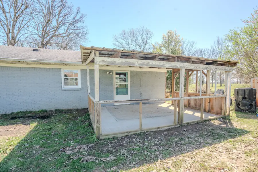 705 N Military St, Loretto, TN 38469 - #3