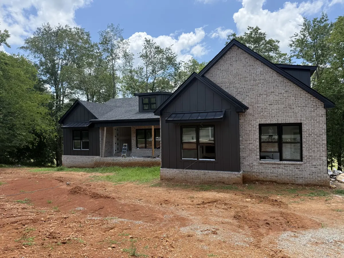 618 Indian Creek Rd, Cumberland Furnace, TN 37051 - #1