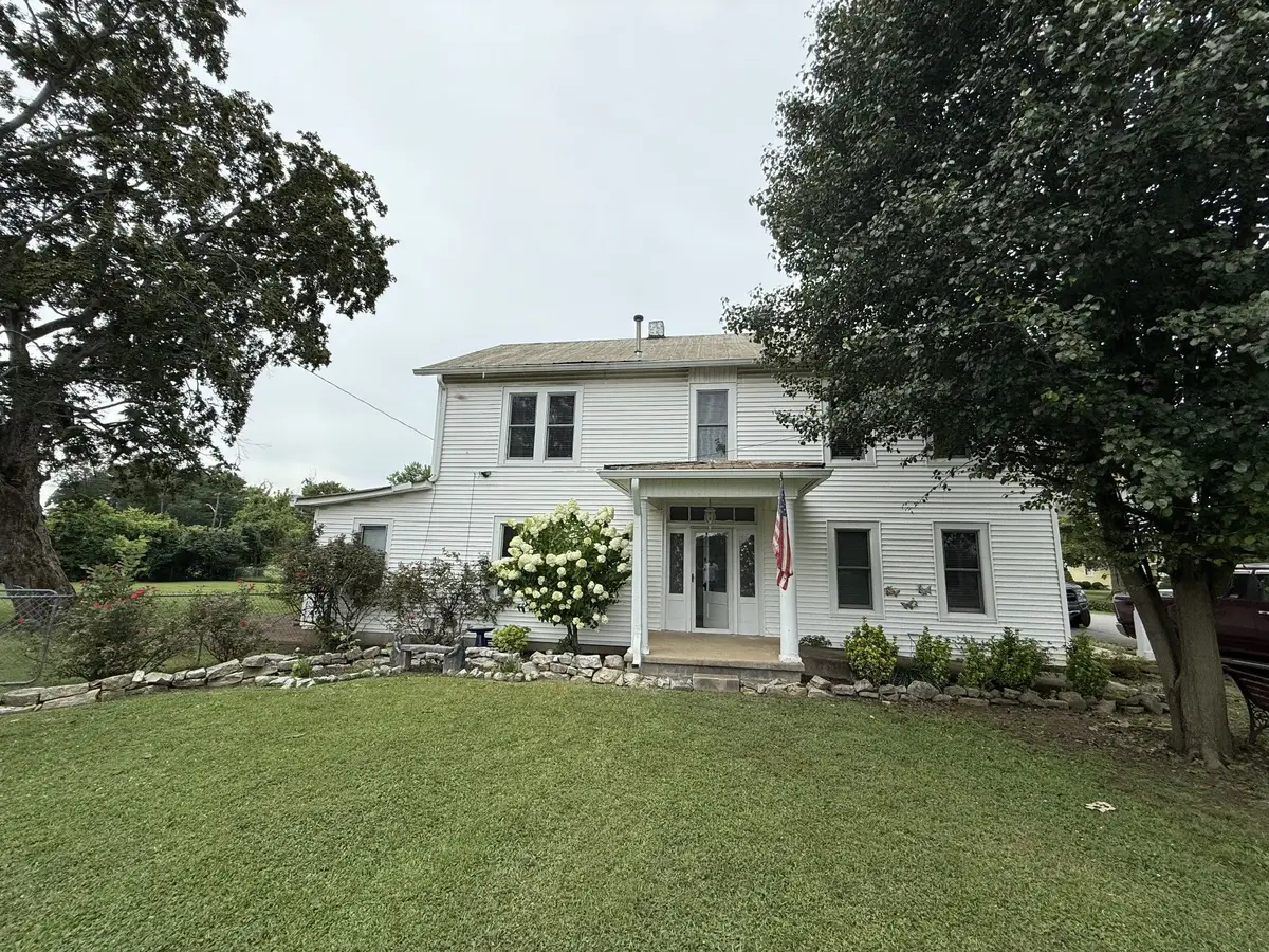 708 Main St, Burns, TN 37029 - #1