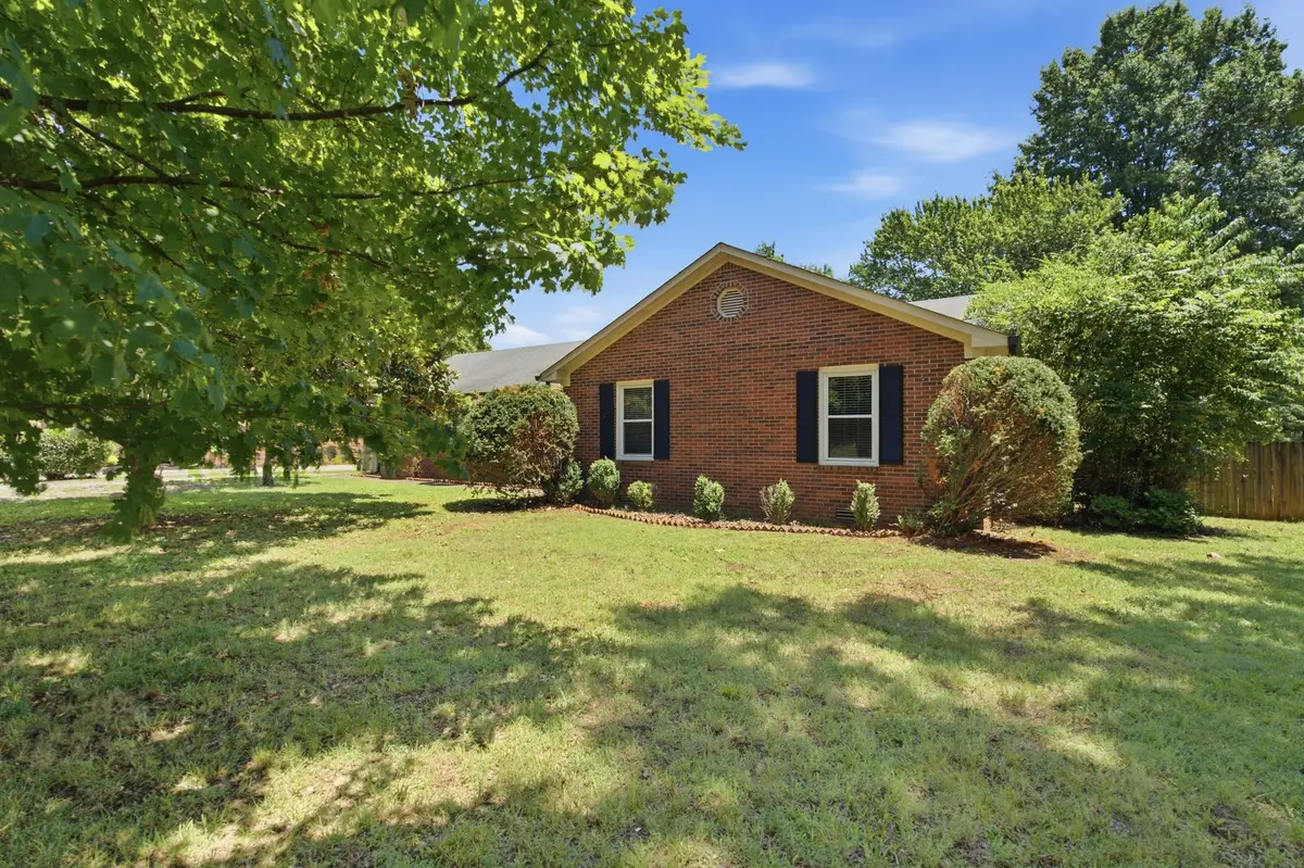 562 Sharondale Dr, Murfreesboro, TN 37129 - #1