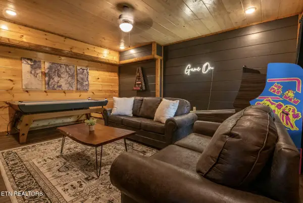855 Osprey Way, Pigeon Forge, TN 37863