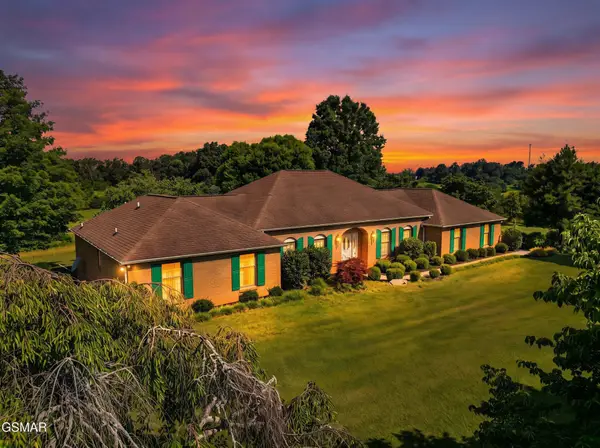 377 Thomas Loop Rd, Sevierville, TN 37876