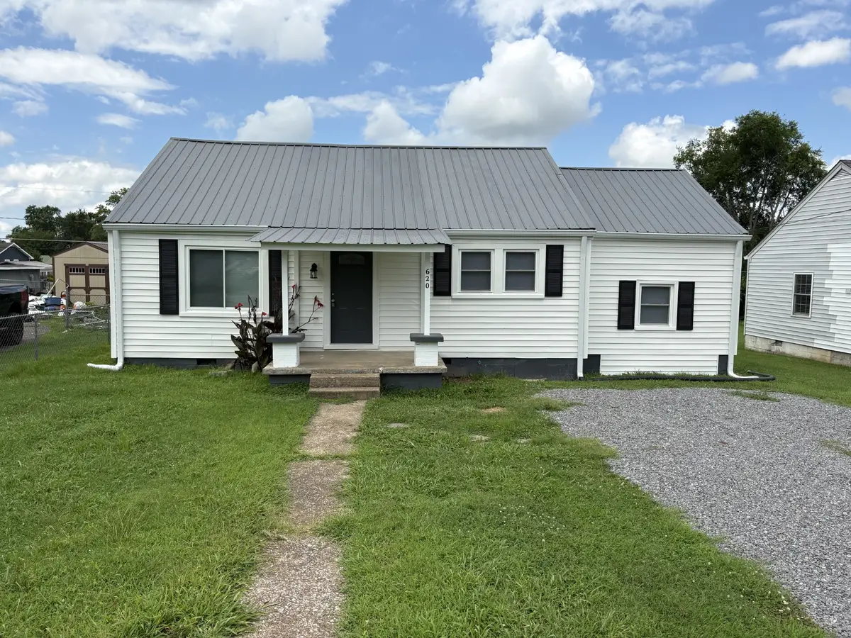 620 Spencer Ave, Gallatin, TN 37066 - #1