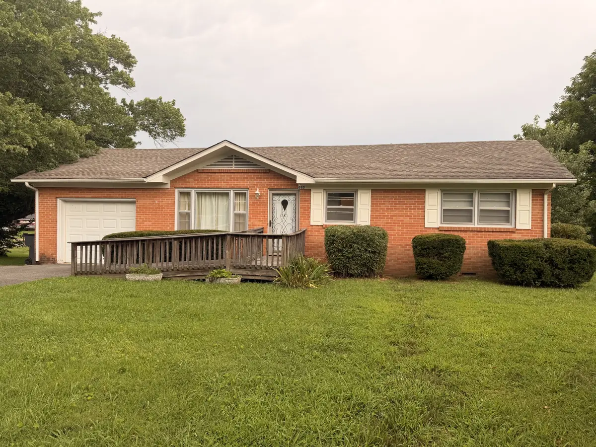 810 Sunset Dr, McMinnville, TN 37110 - #1