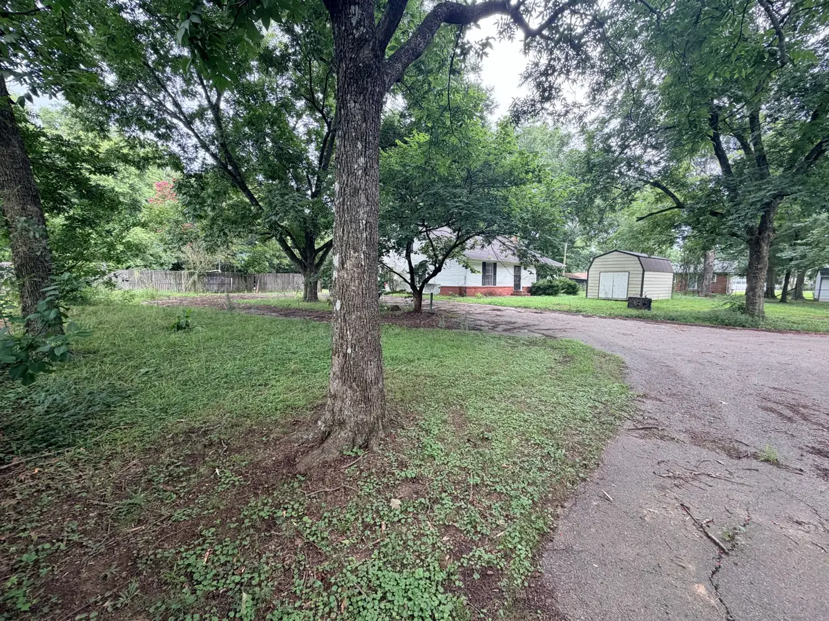 425B Second St, Henderson, TN 38340 - #1