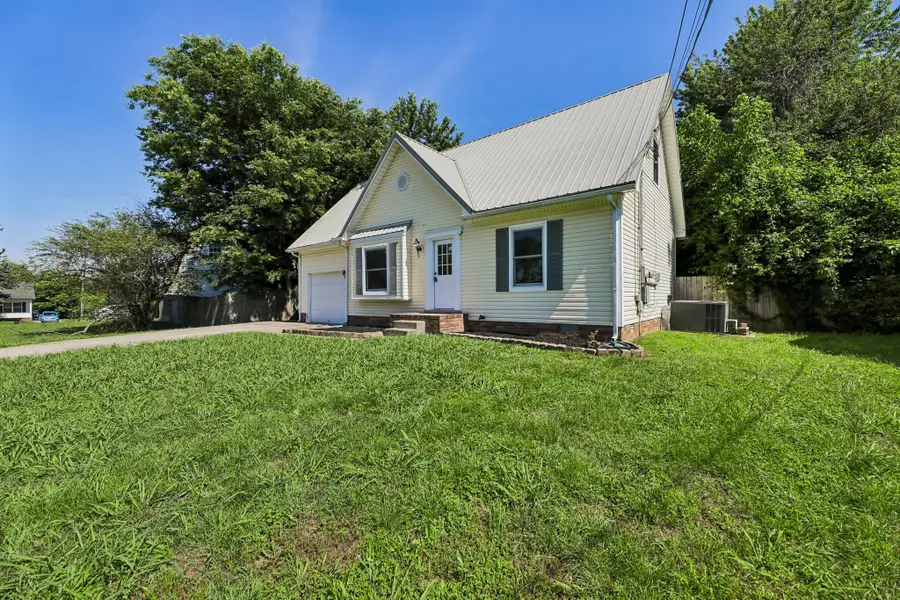 219 Jim Thorpe Dr, Clarksville, TN 37042 - #3