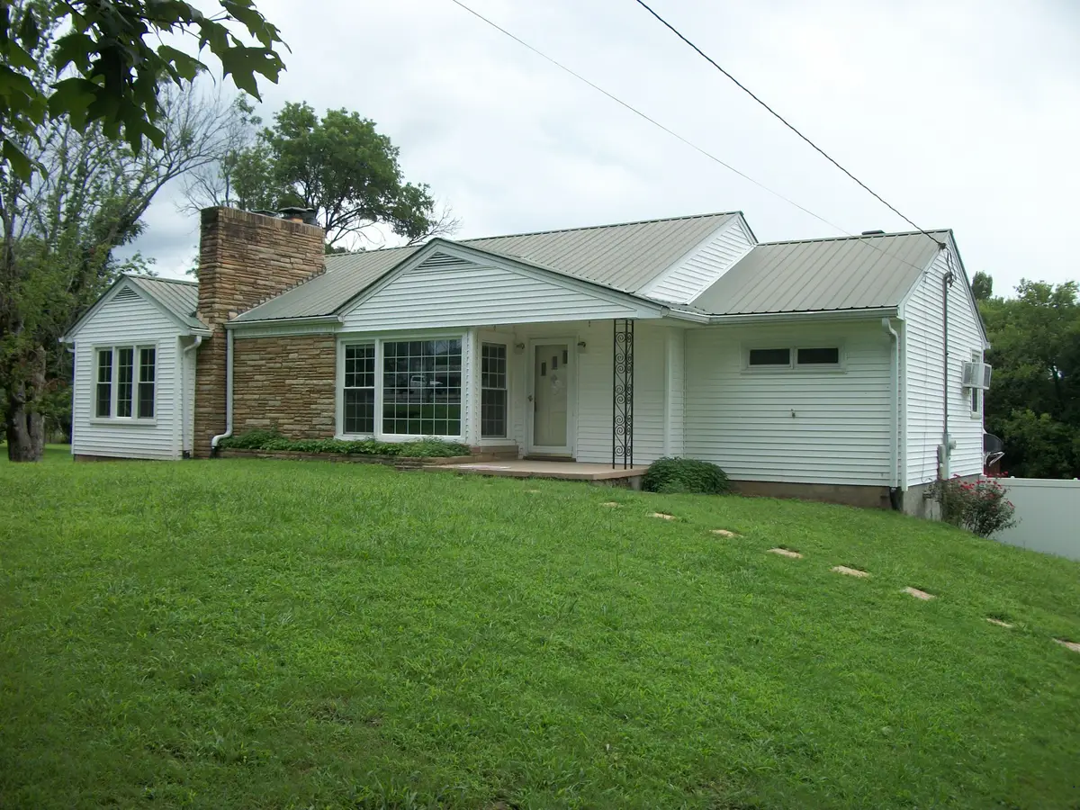 325 Murfreesboro Rd, Woodbury, TN 37190 - #1