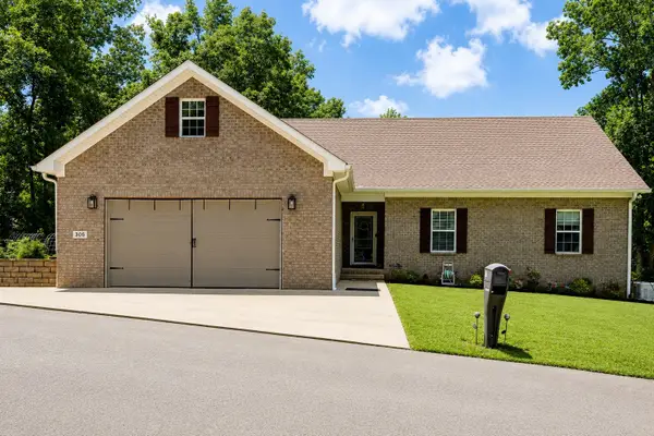 305 Doe Crossing Dr, Smiths Grove, KY 42171