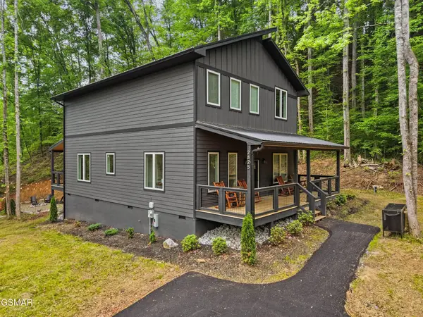 2825 Whisper Creek Lane, Sevierville, TN 37862