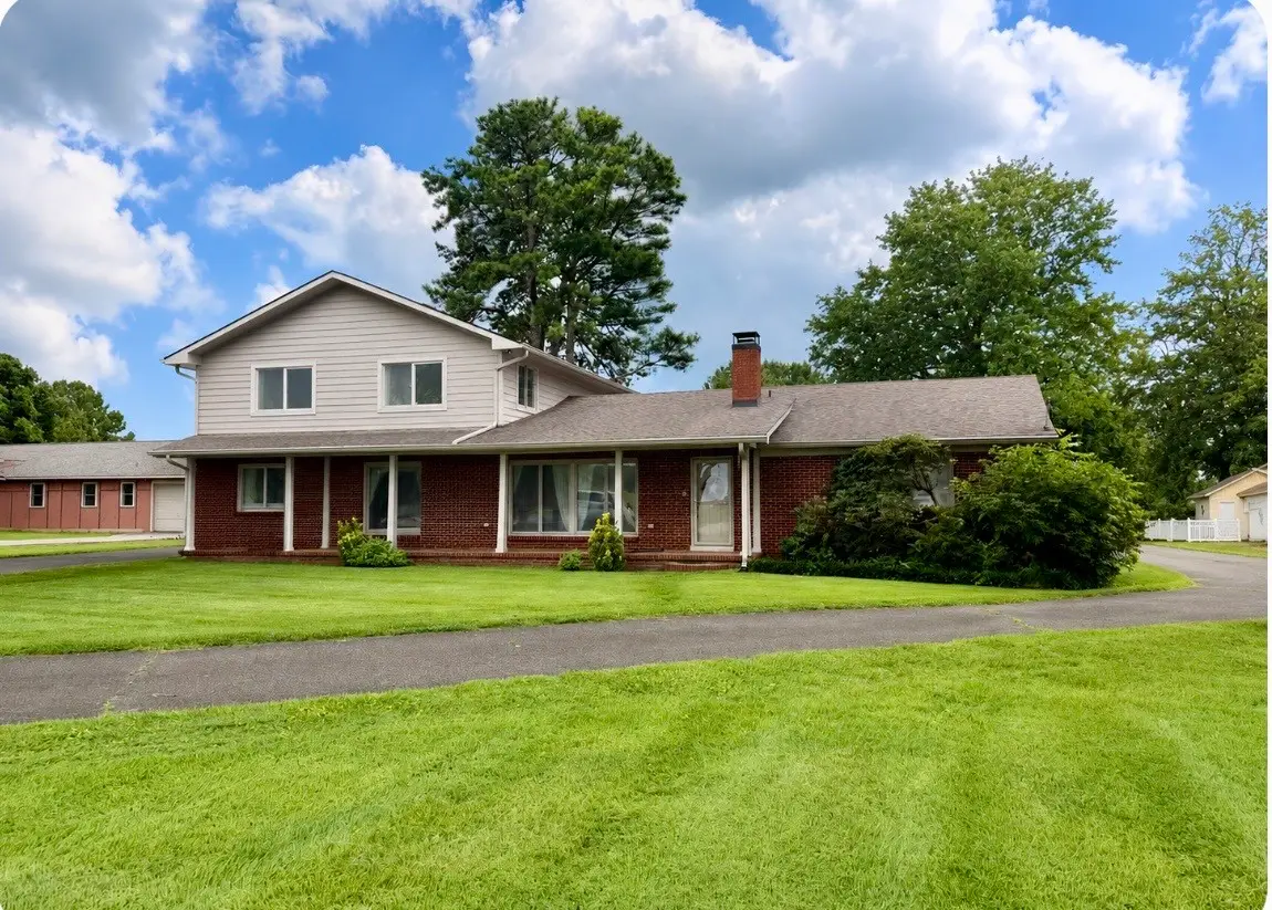 335 Robins St, Lawrenceburg, TN 38464 - #1