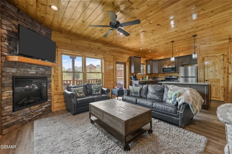 655 Gatlinburg Falls Way, Gatlinburg, TN 37738 - #3