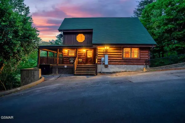 2016 Bear Haven Way, Sevierville, TN 37876