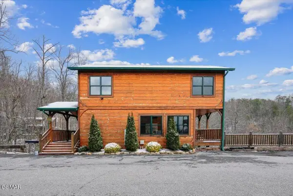 889 Great Smoky Way, Gatlinburg, TN 37738
