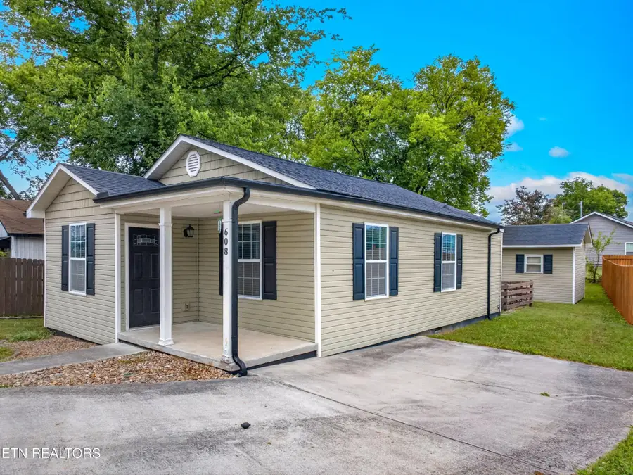 608 Middle Street, Maryville, TN 37804 - #2