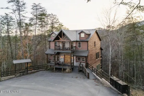 2110 Elk Pass Lane, Sevierville, TN 37876