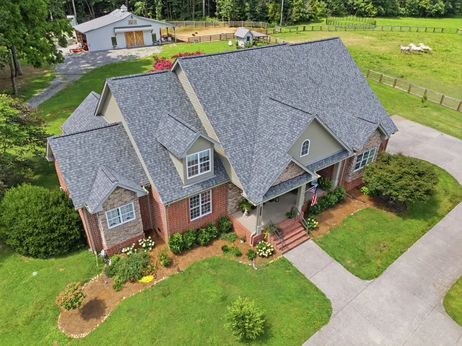 2404 Savage Creek Dr, Springfield, TN 37172 - #2