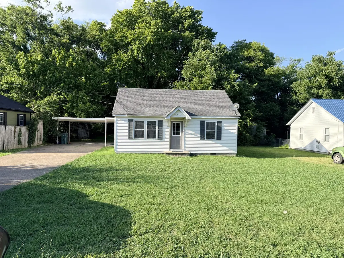 212 W Adams Ave, Lebanon, TN 37087 - #1