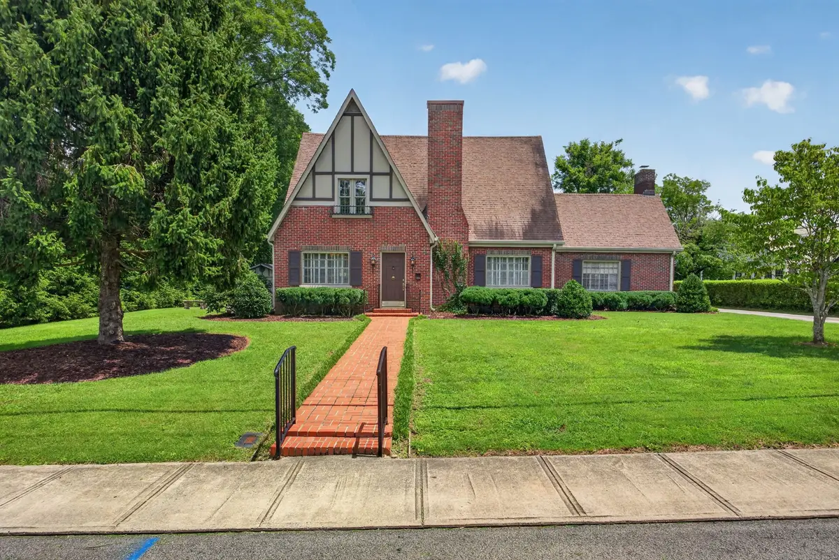 304 S College St, Smithville, TN 37166 - #1