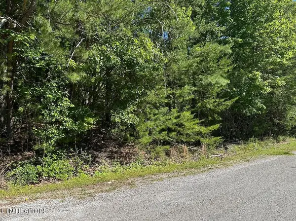 16 Norwood Place, Crossville, TN 38558