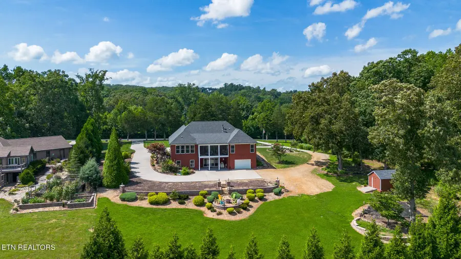 225 W Shore Drive, Rockwood, TN 37854 - #2