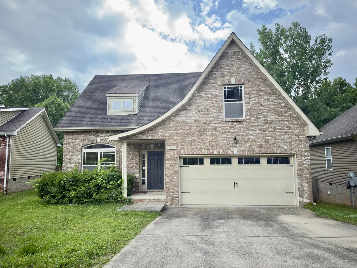 638 Hidden Valley Dr, Clarksville, TN 37040 - #1