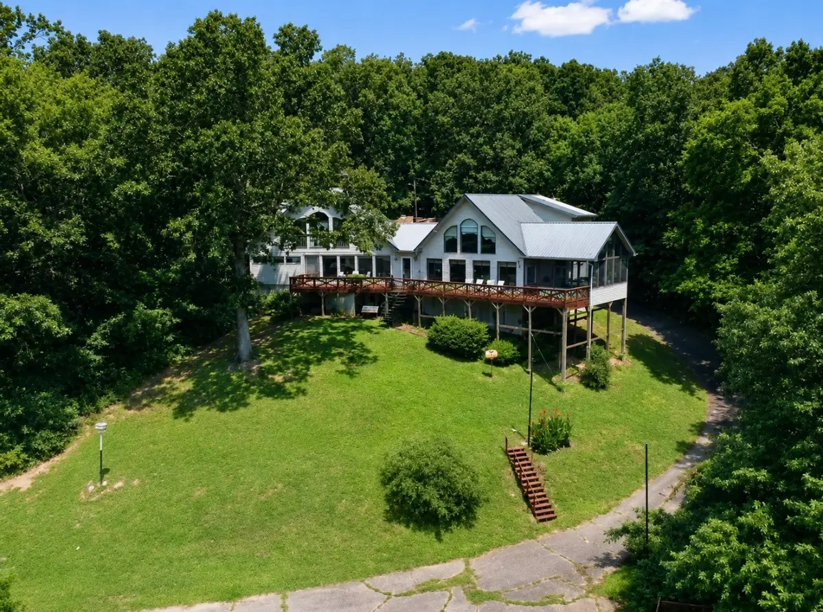 421 Bluff Point Ln, Waverly, TN 37185 - #1