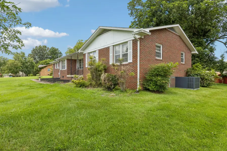 950 Fairlane Dr, Lewisburg, TN 37091 - #2