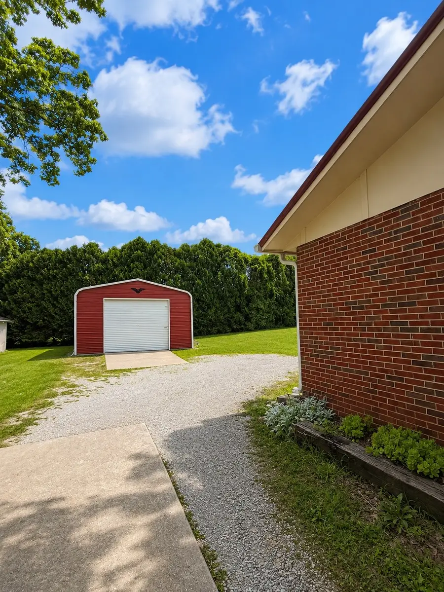 204 Lakeshore Dr, McMinnville, TN 37110 - #2