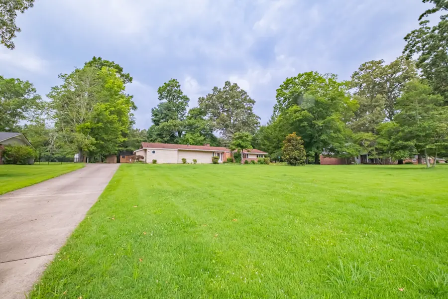 1915 Country Club Dr, Tullahoma, TN 37388 - #2