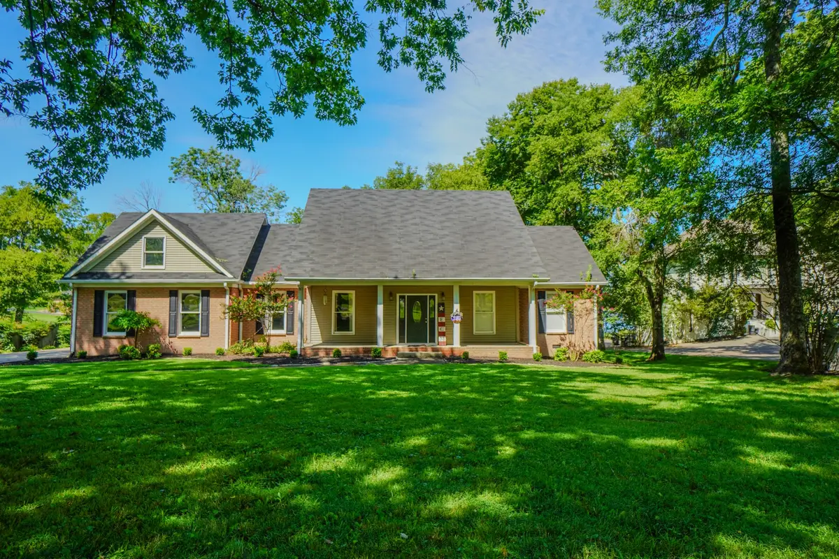 242 Lake Terrace Dr, Hendersonville, TN 37075 - #1