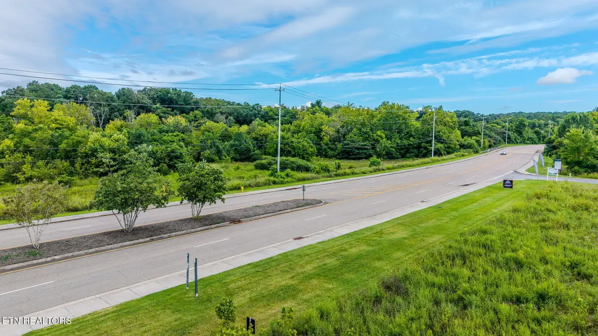 2475 Creekwood Park Blvd, Lenoir City, TN 37772 - #1