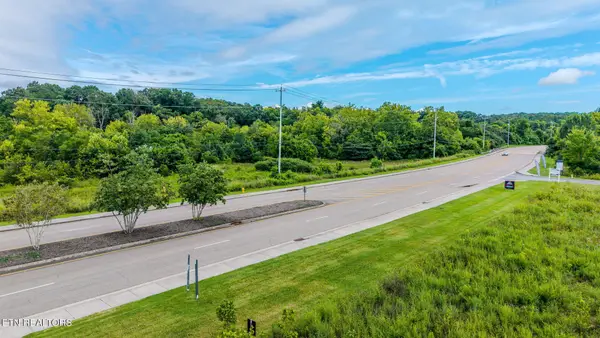 2475 Creekwood Park Blvd, Lenoir City, TN 37772