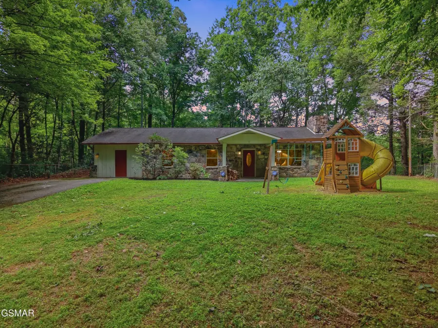 220 Seaton Drive, Gatlinburg, TN 37738 - #2
