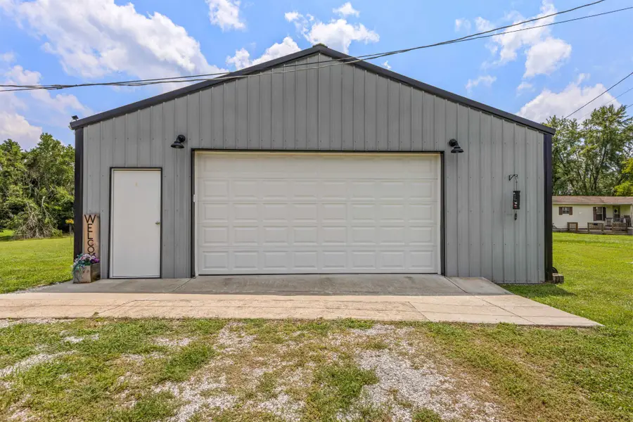 105 E Roberts Rd, Portland, TN 37148 - #2