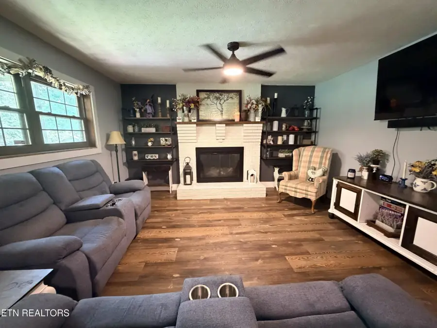 158 Daysville Rd, Rockwood, TN 37854 - #3