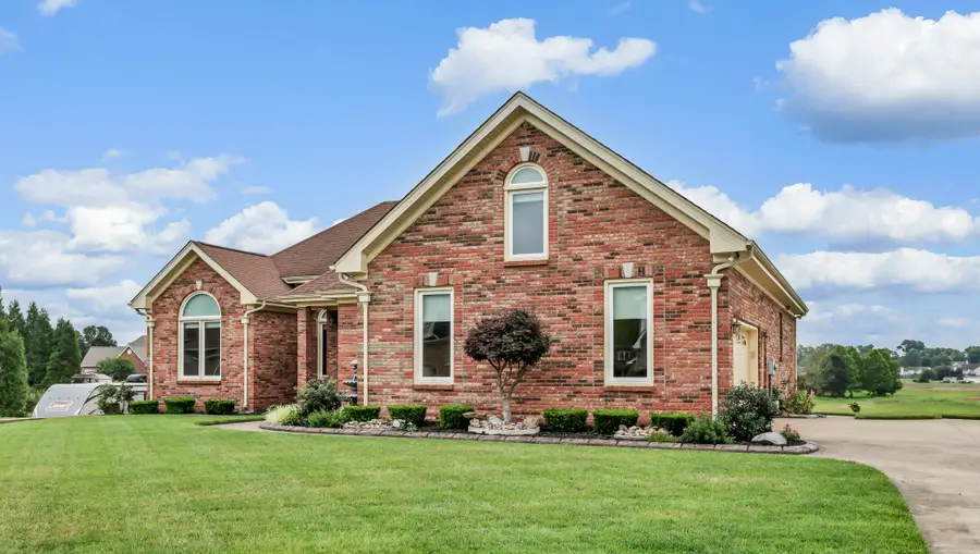 4267 N Woodstock Dr, Clarksville, TN 37040 - #2