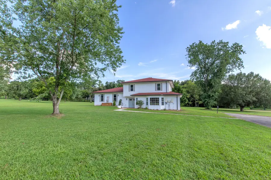 557 Peach Valley Rd, Gallatin, TN 37066 - #2