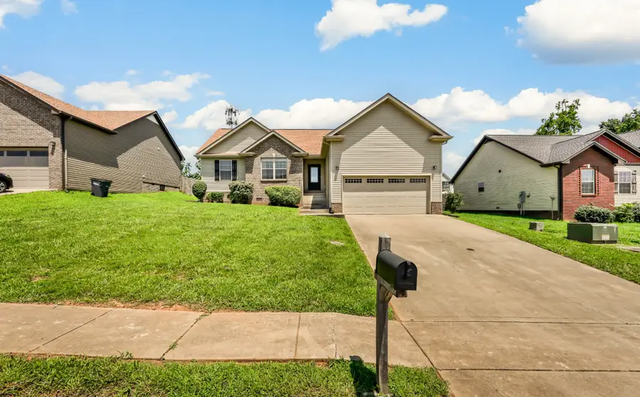1037 Charles Thomas Dr, Clarksville, TN 37042 - #2