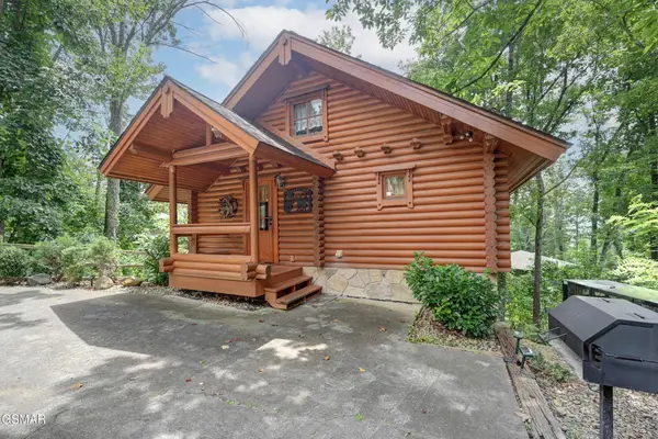 917 Pine Cone Way, Gatlinburg, TN 37738