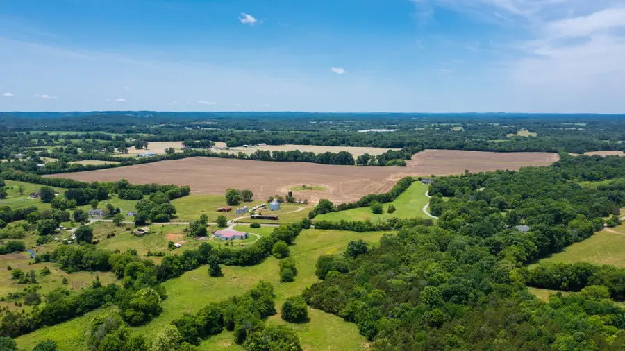 332 Coble Rd, Shelbyville, TN 37160 - #2