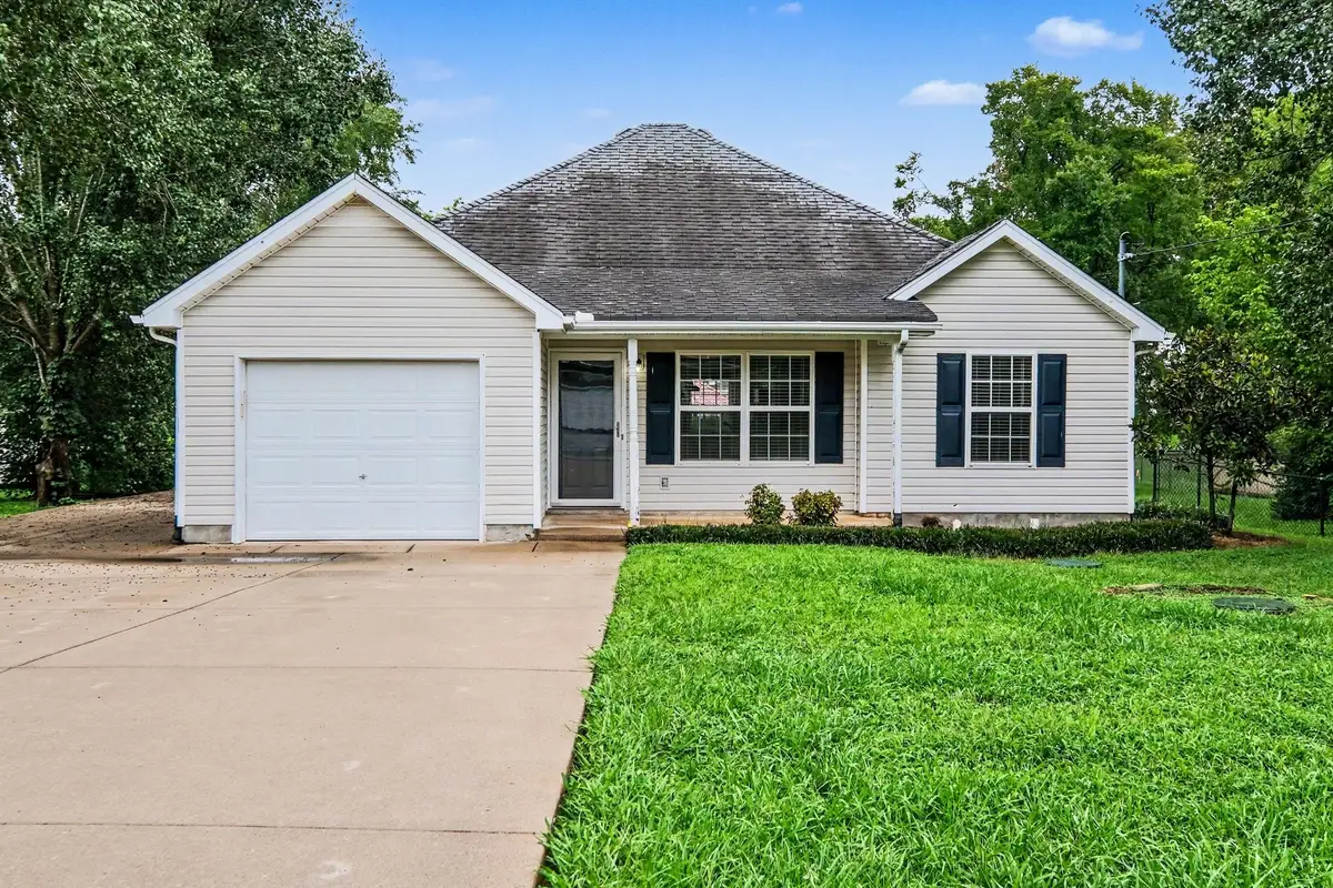 107 Breeze Dr, Murfreesboro, TN 37129 - #1