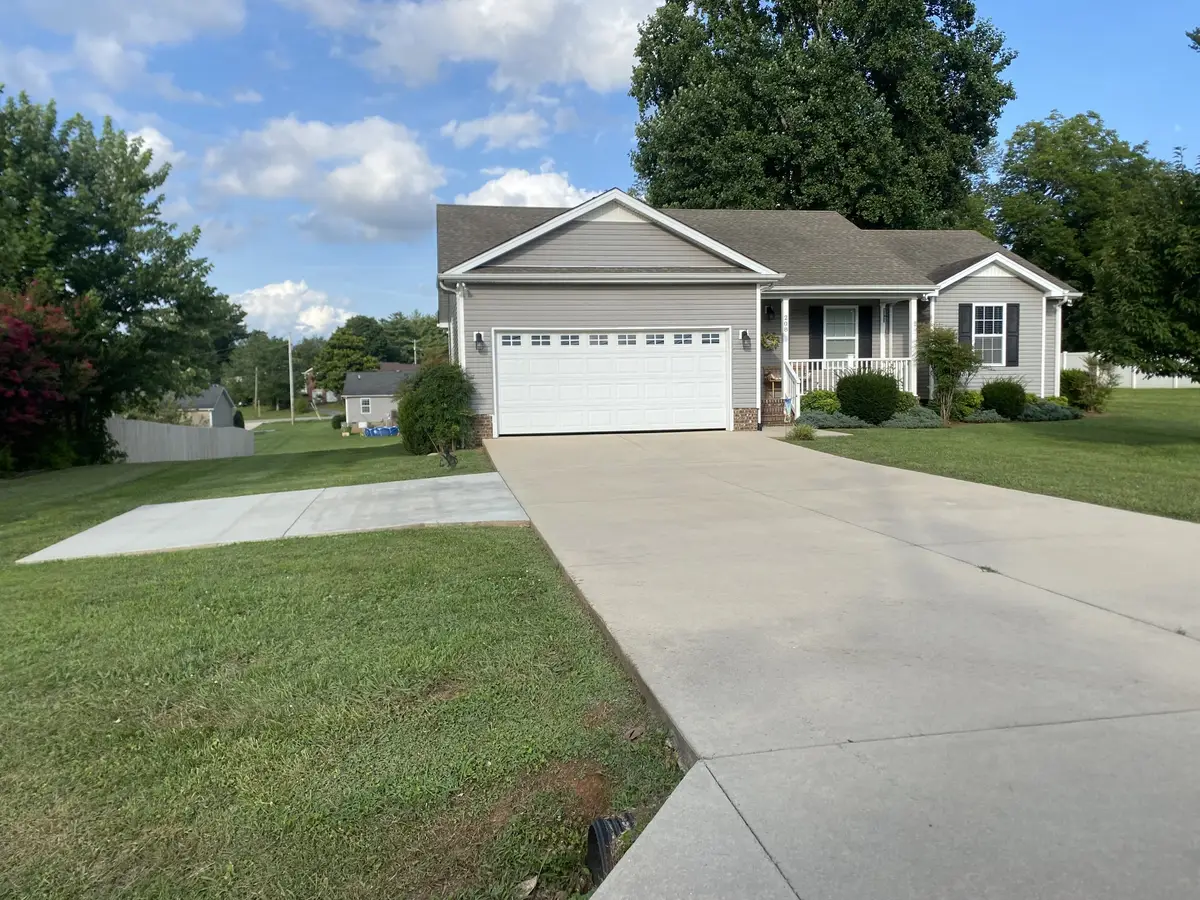 208 Arrowhead Dr, McMinnville, TN 37110 - #1